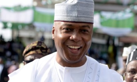 Nigeria: le président du Sénat se déclare candidat à la présidentielle face à Buhari