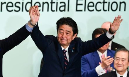 Japon: le Premier ministre Abe gagne une manche vers un record de longévité