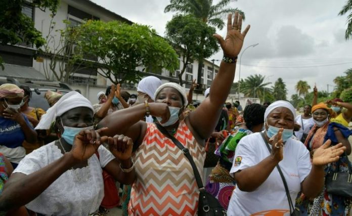De nouvelles manifestations contre un troisième mandat du président Alassane Ouattara ont eu lieu vendredi à Abidjan et dans le reste de la Côte d'Ivoire, malgré la 