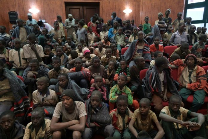 Des élèves libérés après leur enlèvement par le groupe jihadiste Boko Haram, le 18 décembre 2020 à Kankara, au Nigeria afp.com - Kola SULAIMON