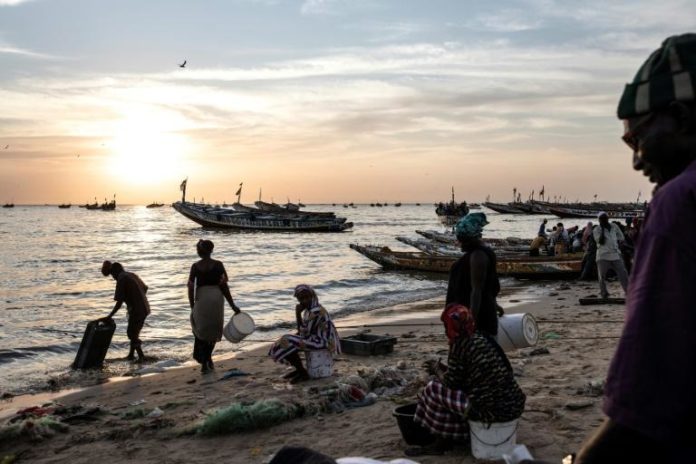 Le port de pêche de Mbour, sur la côte atlantique du Sénégal, lieu de départ des candidats à l'exil vers les Canaries. Le 16 novembre 2020 afp.com - JOHN WESSELS