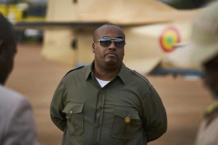 Karim Keïta, alors député et président de la Commission de la Défense et de la Sécurité de l'Assemblée nationale malienne, lors de la présentation de quatre nouveaux hélicoptères sur la base aérienne de Bamako, le 11 juillet 2018 afp.com - Michele CATTANI