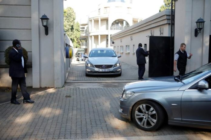 L'entrée de la propriété de la famille Gupta à Johannesburg, perquisitionnée par la police financière sud-africaine le 14 février 2018 afp.com - WIKUS DE WET