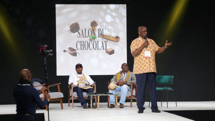 Aly Touré plaidant la cause des producteurs au Salon du Chocolat à Paris. @ Patrick EZO.JPG