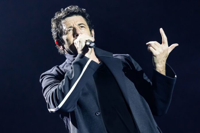 Patrick Bruel sur scène lors d’un concert