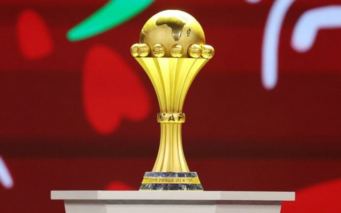 Trophée de la Coupe d'Afrique des nations, compétition maintenue tous les deux ans par la CAF